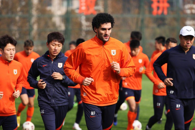 山东泰山重新集结备战中超，费莱尼、郭田雨等球员在列