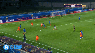 打破僵局！德尔加多扛住后卫杀入禁区，面对门将挑射破门