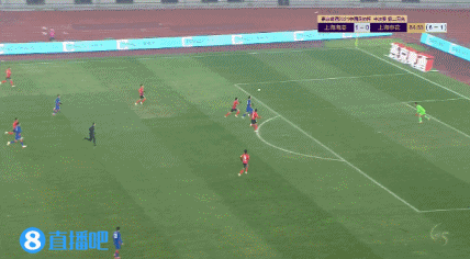 杨旭禁区内倒地，裁判看过VAR后将魏震直红罚下