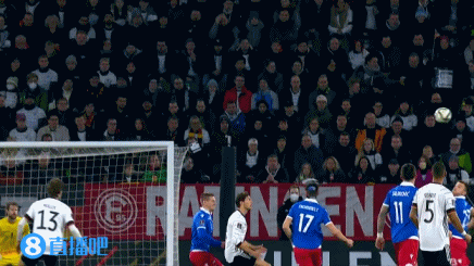 恶劣!对手亮鞋钉飞踹格雷茨卡面部遭红点套餐,京多安点球命中