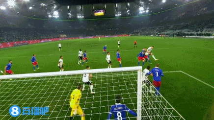 德国7球领先！穆勒破门，巴库精彩兜射直挂死角