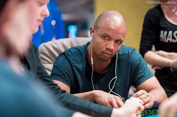 Phil Ivey推出了世界上第一个多元宇宙非可替换代币（NFT）