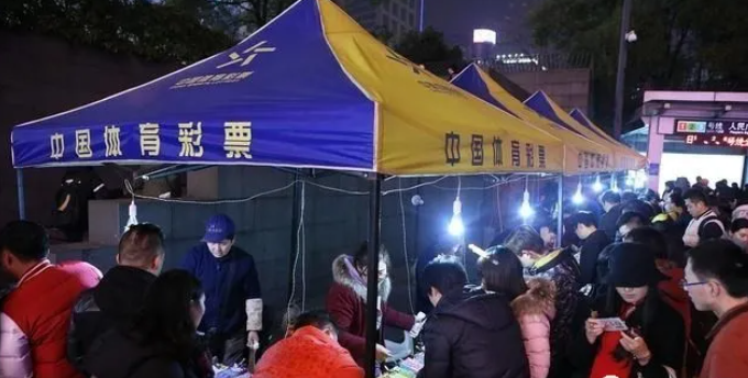 数学家研究选彩票万能公式，连中14次获利上亿，至今却无人愿意用