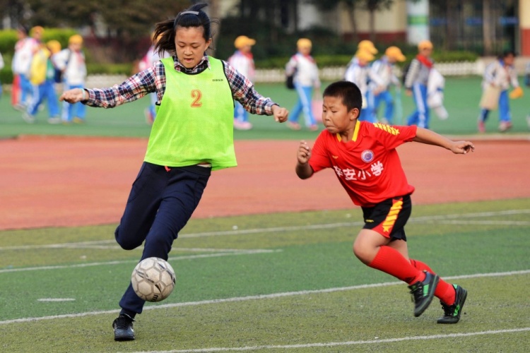 足球报：青岛市长杯成举办时间最长校园联赛，已实行升降级制度