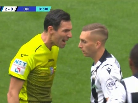 谁是老大!德乌洛费乌激动理论,主裁连喊三个“冷静”