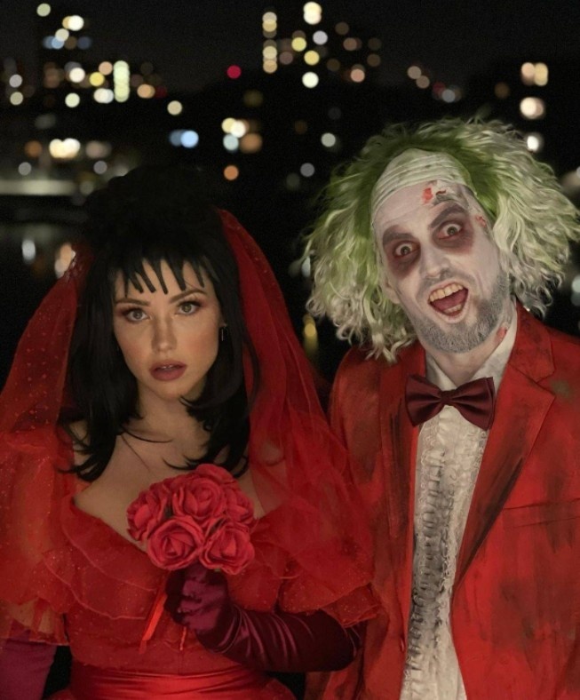 像不像?若日尼奥晒出和妻子的《阴间大法师》万圣节扮相