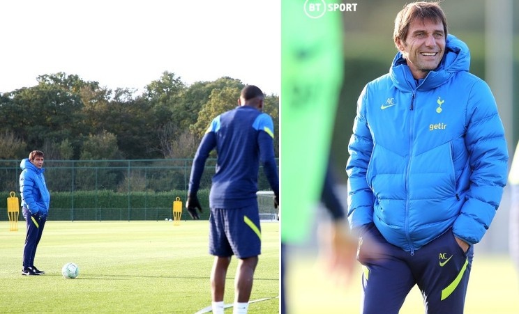 面带笑容，记者：孔蒂来到热刺训练基地，并观看了球队训练