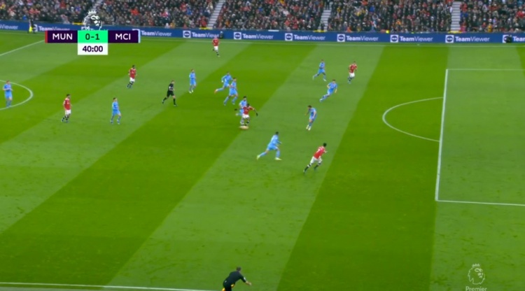 万比萨卡直塞,C罗插上射门被扑!但是此球越位在先!