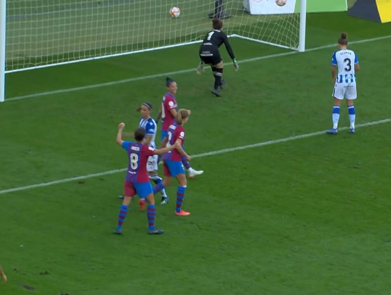 “秀”啊!皇社女足后卫挑球→转身→兜射,打入乌龙球?♂️