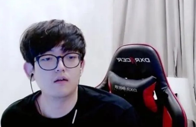 Gimgoon看EDG夺冠：打FPX的时候亮倒拇指是吧 还给你ShowMaker