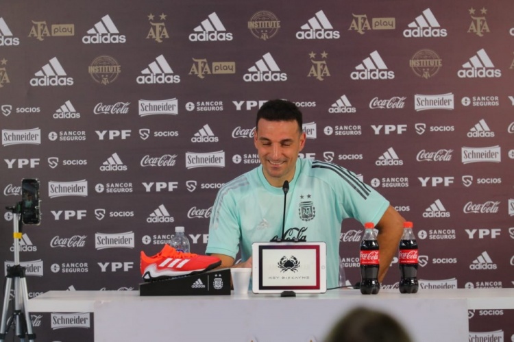 斯卡洛尼:希望梅西身体无碍 阿根廷掌控皮球时就是场上的主角