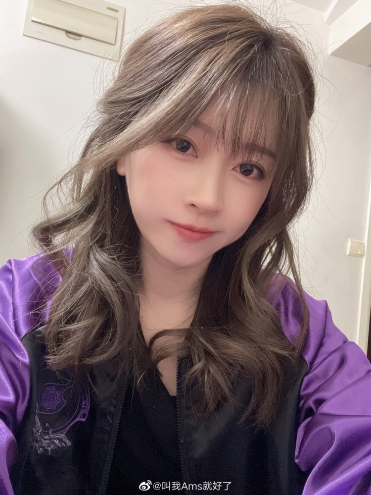 解说Ams晒照：吃饱没事干了属于是