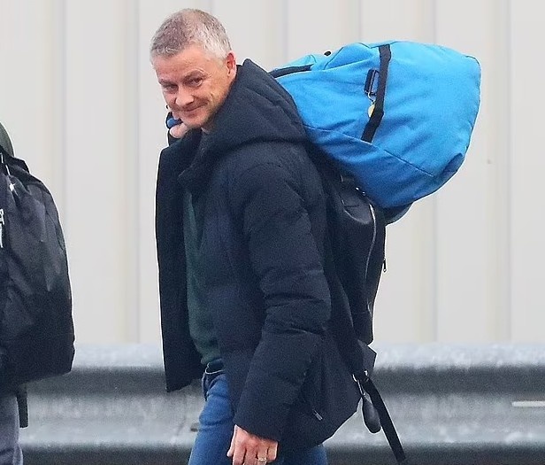 镜报:接替穆帅后索尔斯克亚已花超4亿镑 俱乐部惊他还有心情度假