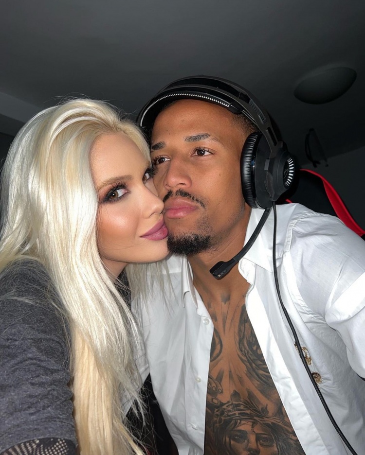 米利唐女友:人们将我视为球员的战利品,但我是真的喜欢他