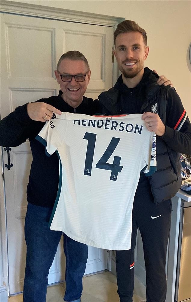 亨德森双红会5-0一役球衣将被用于慈善拍卖