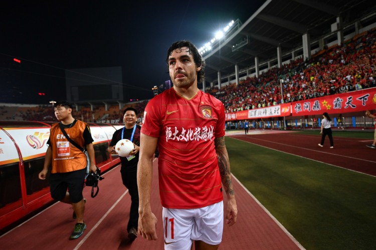 粤媒：高拉特是在俱乐部连续欠薪2个月后决定离开的