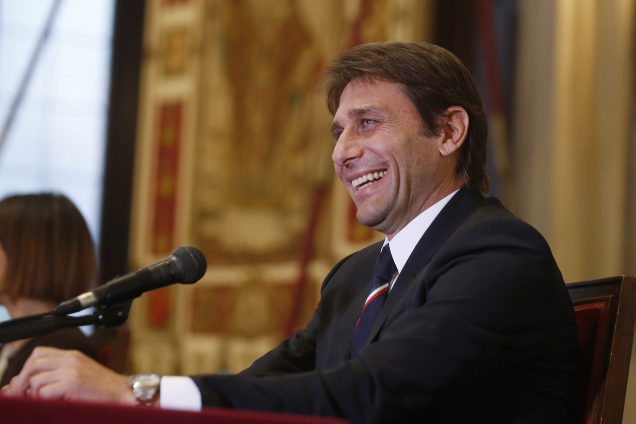 斯基拉:孔蒂没兴趣执教热刺,他正在等曼联和索帅的情况