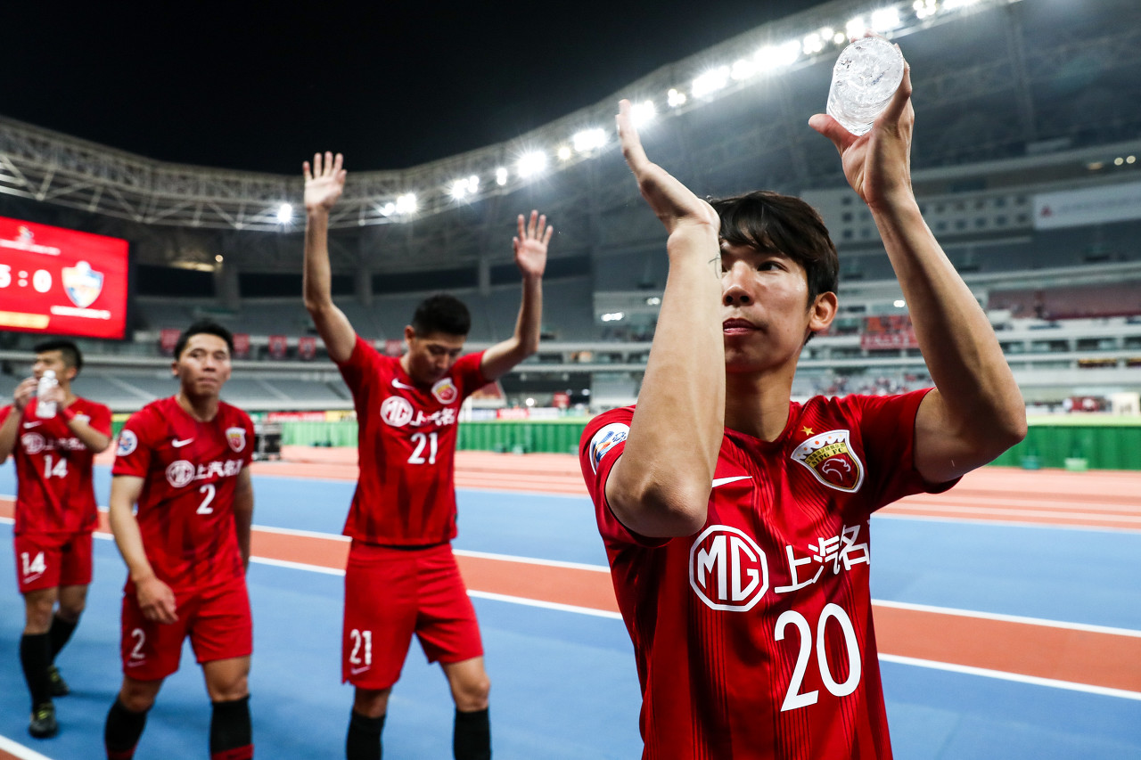 多名海港球员更新微博表达对冠军渴望：咫尺。One More