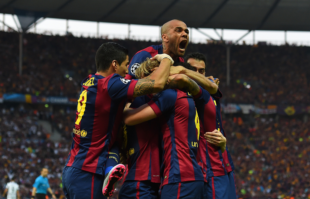 巴萨外籍球员中，只有梅西比阿尔维斯出场次数更多