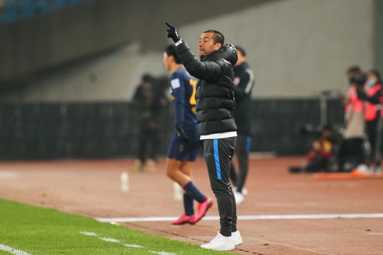 苏格兰媒体:范布隆克霍斯特是流浪者队的新帅首选