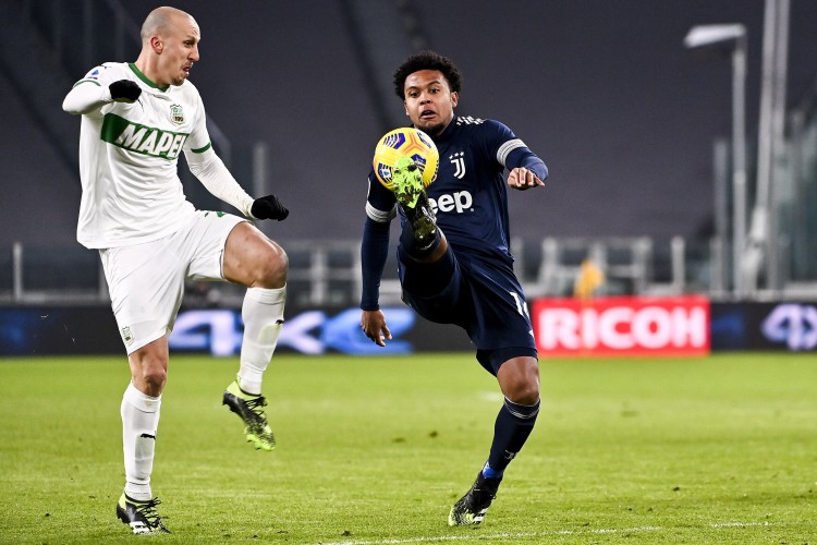 意媒：尤文有意以3000万欧出售麦肯尼，热刺在关注他