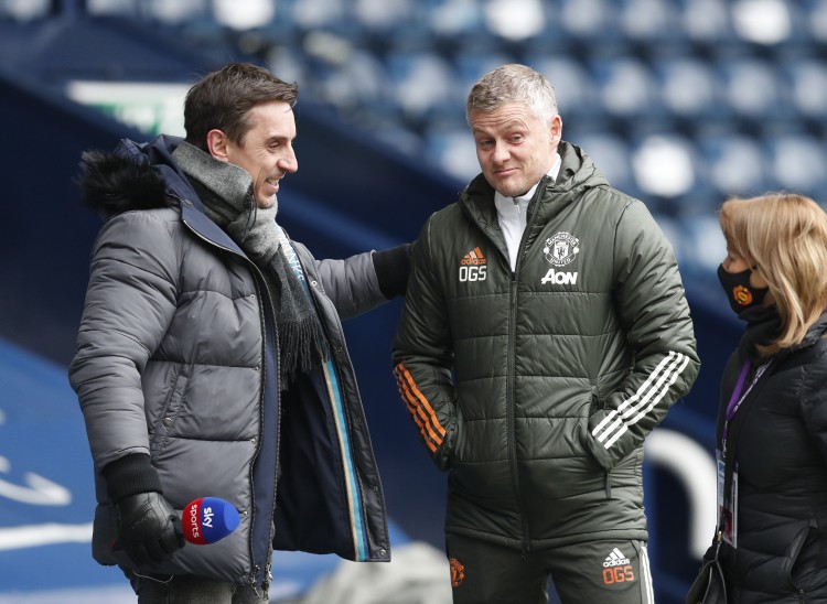 内维尔析曼联取胜原因：前场三人配合默契，阵型紧凑有强度