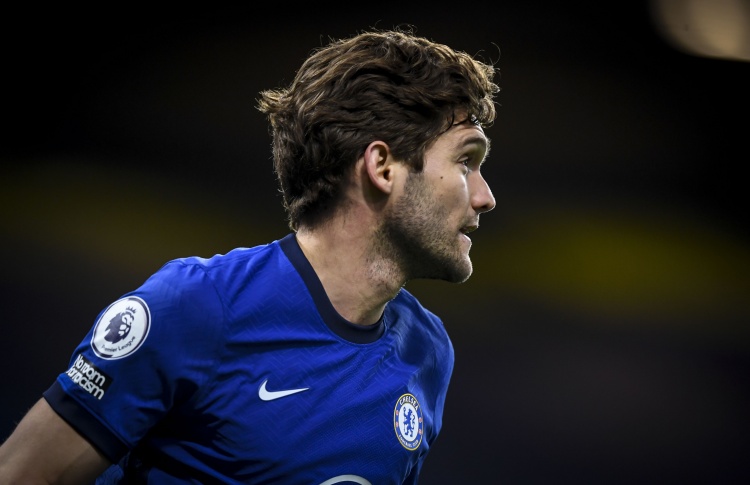 世体：巴萨考虑左边路引援，马科斯-阿隆索是目标之一