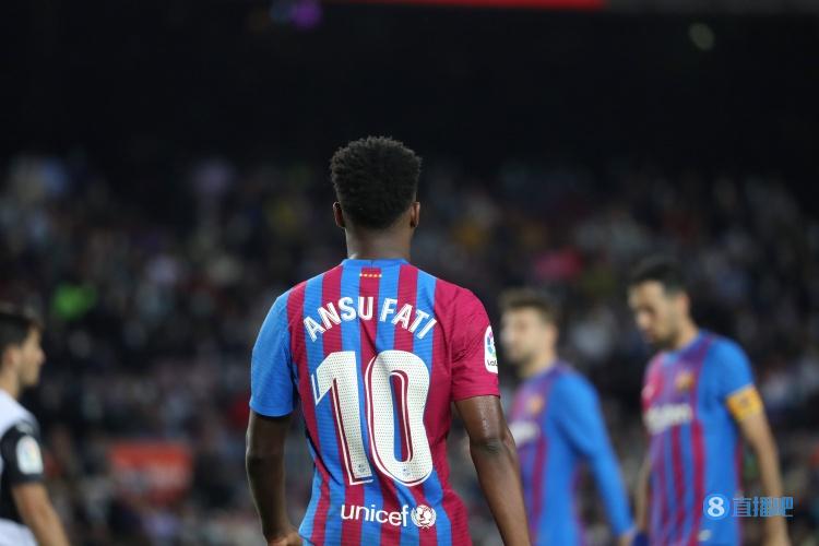 官方:法蒂、F-德容和罗贝托参加球队合练