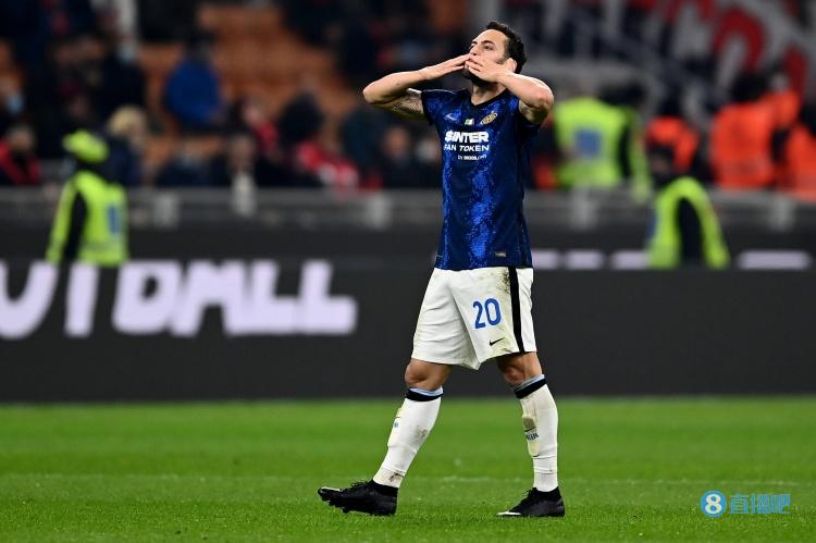 小因扎吉:恰尔汗奥卢主动要求罚第一个点球 他今晚踢得很棒