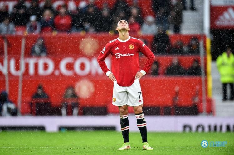 邮报:B费认为索帅及教练组计划不明,C罗对球队水平下降感到震惊