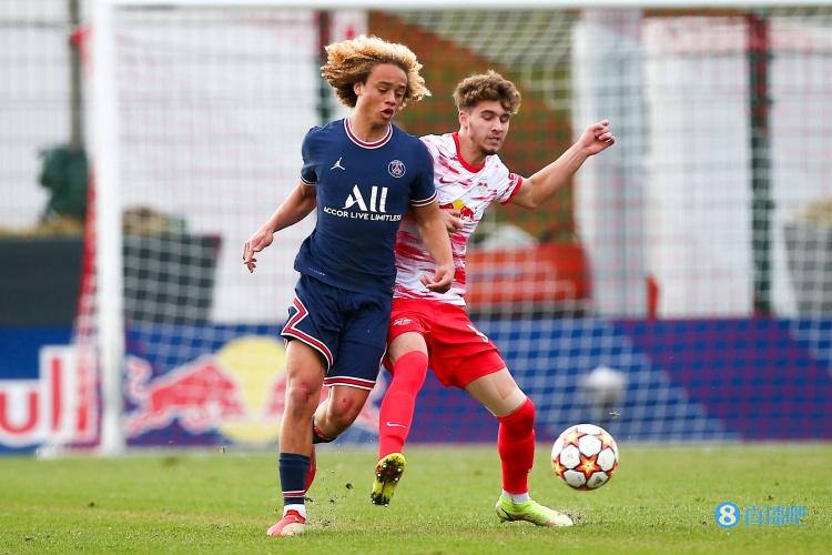 塞尔电台：巴萨考虑签回前拉玛西亚天才哈维-西蒙斯