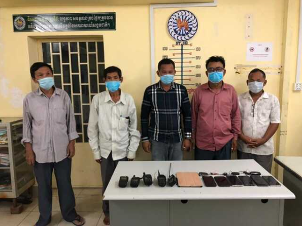 柬埔寨5名男子涉嫌赌雨被捕