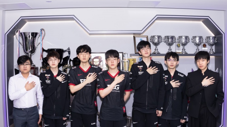 EDG赛后群访教练：选手发挥都挺稳定的 在沟通和节奏上还需要改进