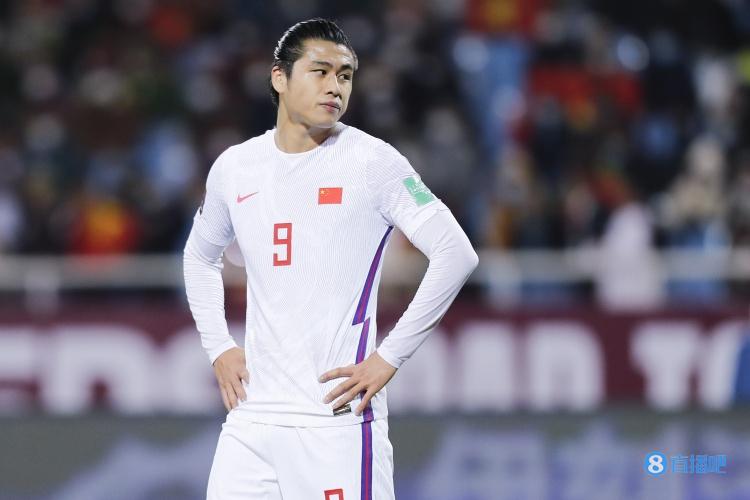 张玉宁对阵沙特数据:传球成功率82%,赢得6次地面对抗