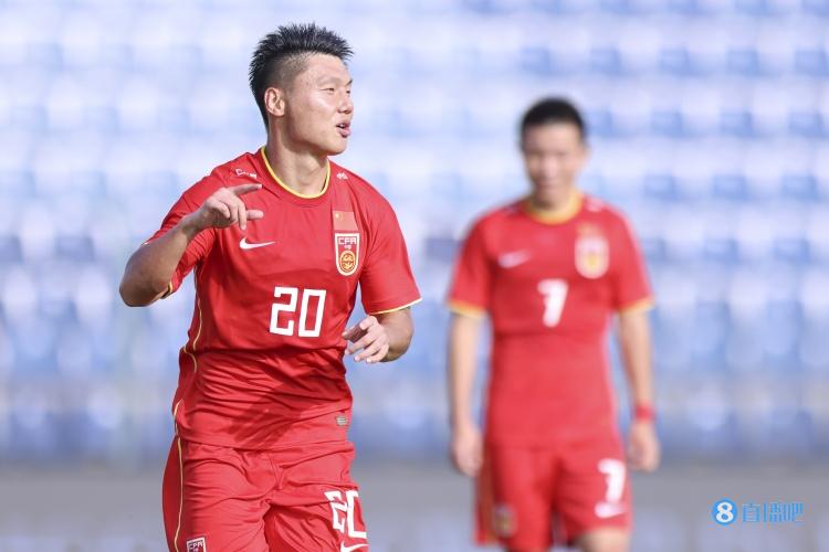 久违了！上一位代表国字号大四喜的中国男足球员，是2019年的杨旭