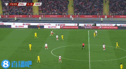 丹尼尔森停球失误泽林斯基破门，波兰两球领先