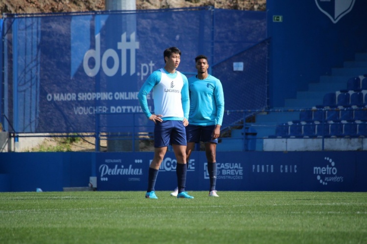 融入球队备战之中!维泽拉官推晒郭田雨训练照