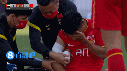 望无大碍!方昊积极拼抢后胳膊受伤无奈离场,刘祝润替补登场