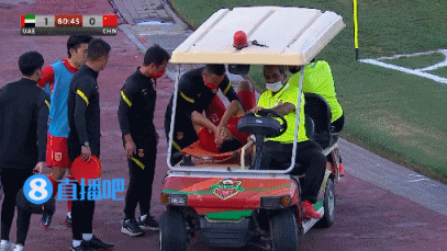 再伤一员?何宇鹏替补登场不久后伤退