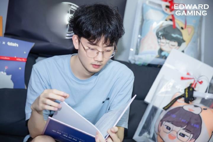 爱德朱欲与Viper走下惨遭拒绝！Viper：我AD很菜，不能玩AD