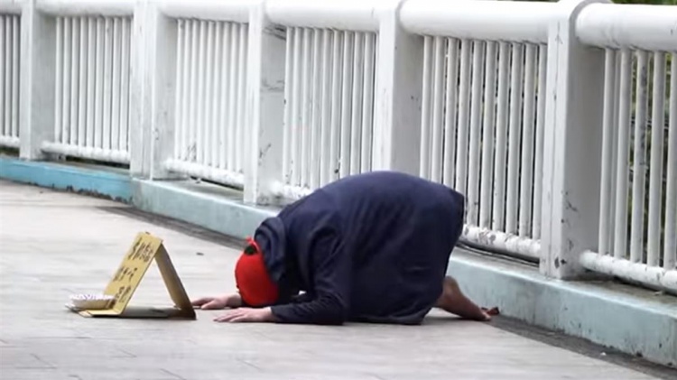 S2冠军中单沦落街头乞讨？Toyz：想体验生活的不易