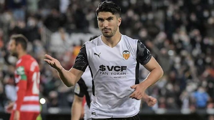 德容并没有被巴萨挂牌,但若离队索莱尔将成为最合适的替代者