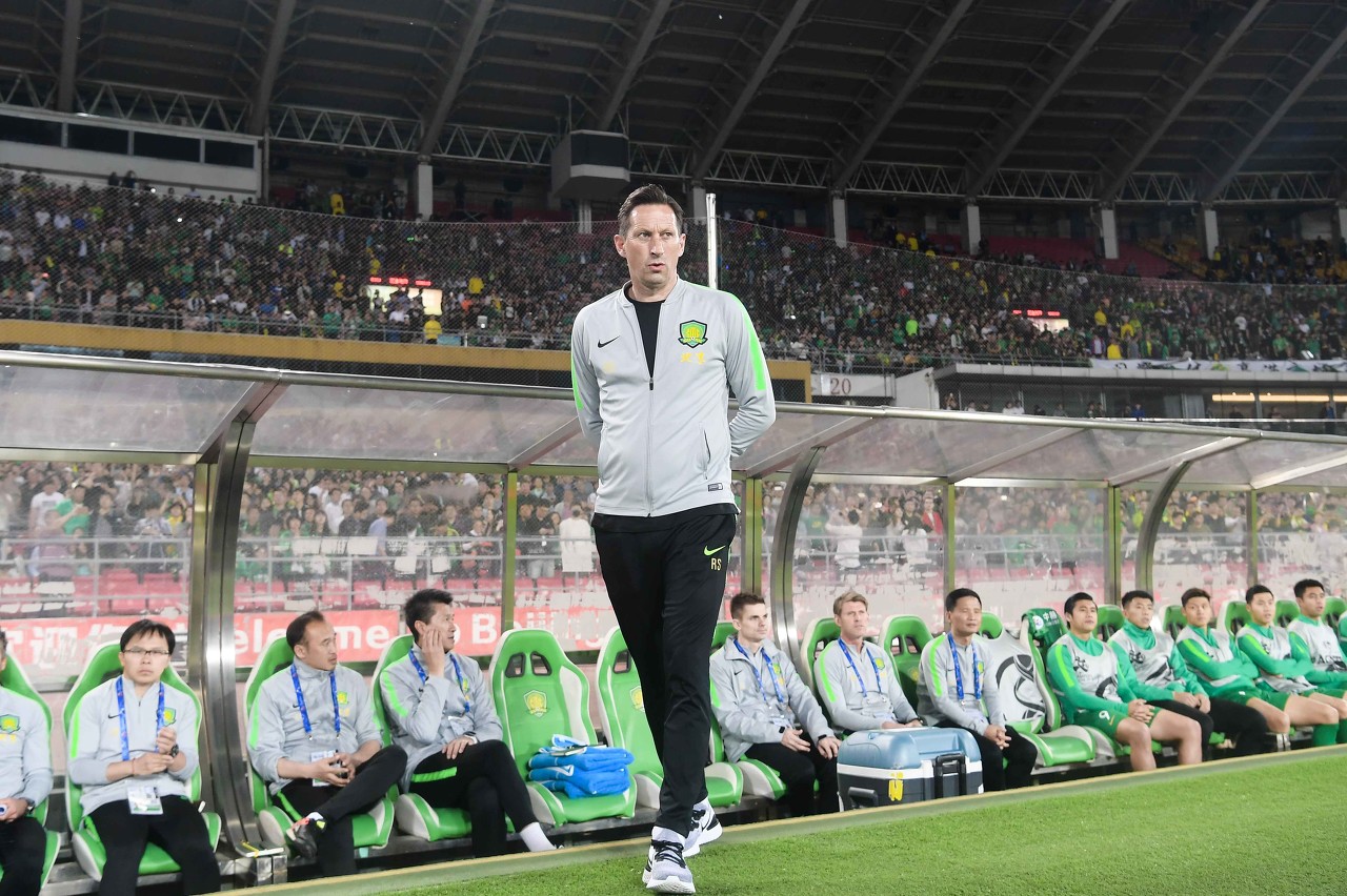 罗马诺:施密特与本菲卡达成执教协议,签约至2024年