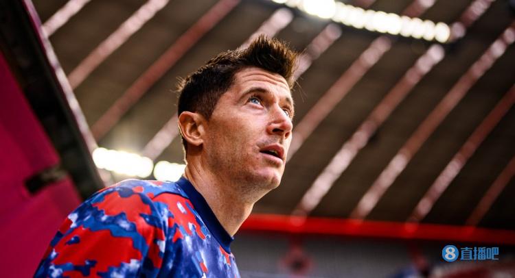 欧洲金靴奖最新排名:莱万第1,本泽马第3,C罗第17