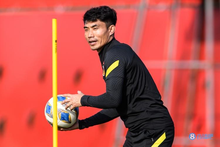 澎湃：郑智刚拿到亚足联B级教练证，若成中超正式主帅至少需两年