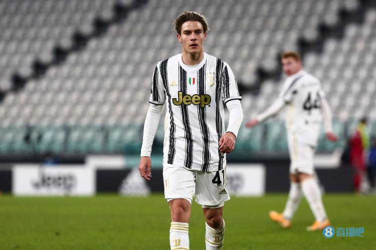 米体:法吉奥利的合同还剩一年,若无法留在尤文一队可能不会续约