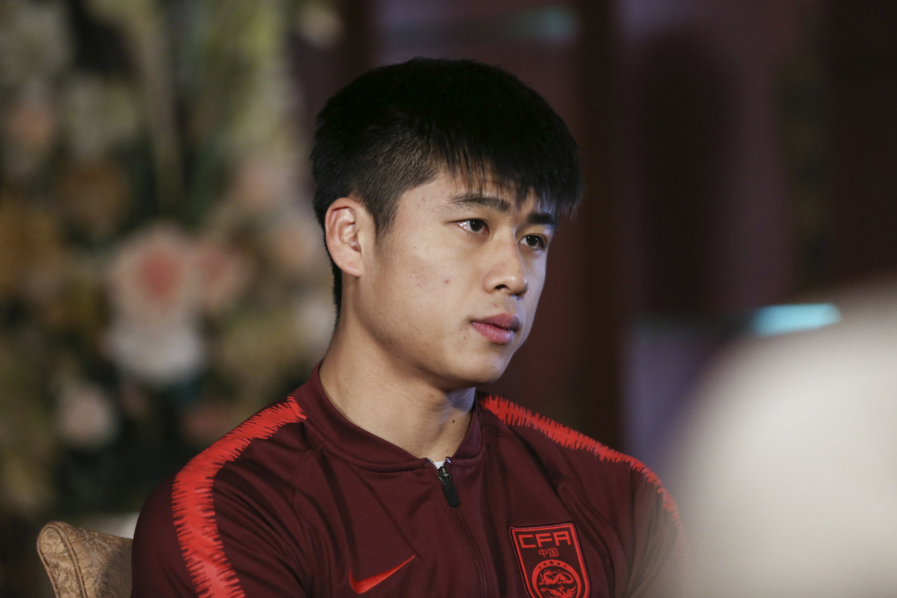 日网友评张玉宁怼自媒体：森保一被骂都没这样 每天吃海参是奢侈