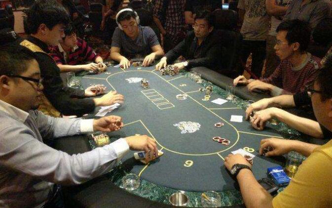 德州中的盲抓是什么意思？盲抓是一种好的策略还是糟糕的行为？