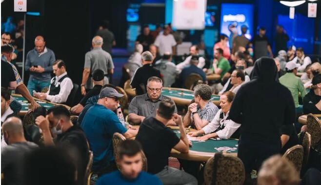 2022WSOP主赛事Day1B赛报：中国女选手曾玲琳晋级Day2 筹码量排在前五名！