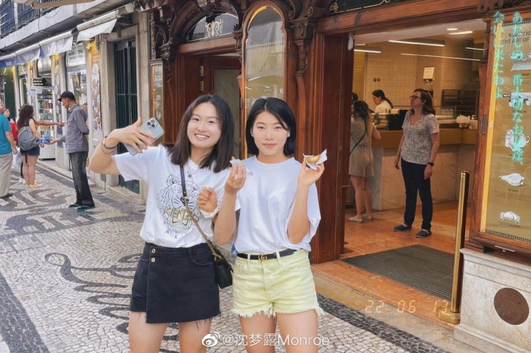 两位留洋女将沈梦露、杨淑慧晒出游合照:夏天快乐